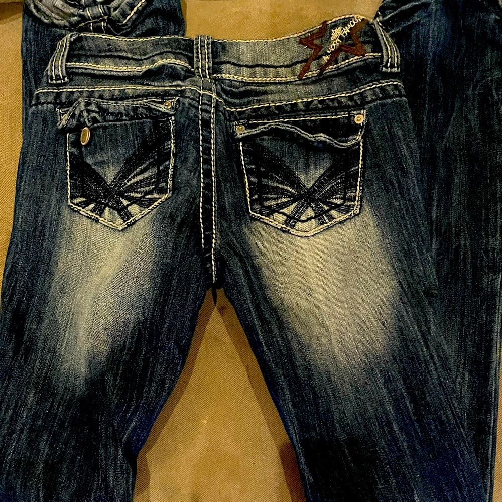 Size 7 Almost Famous jeans